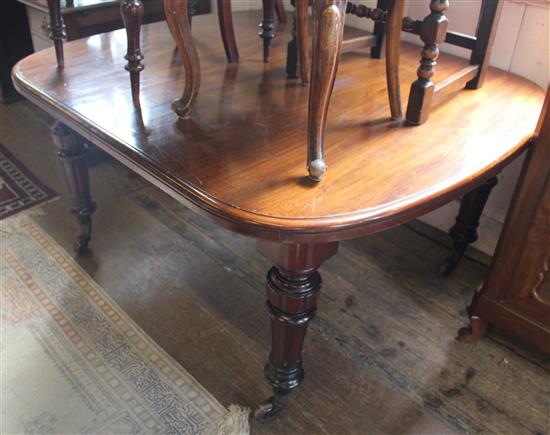 Victorian mahogany extending dining table (180)